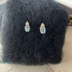 Beautiful aquamarine/diamond stud earrings